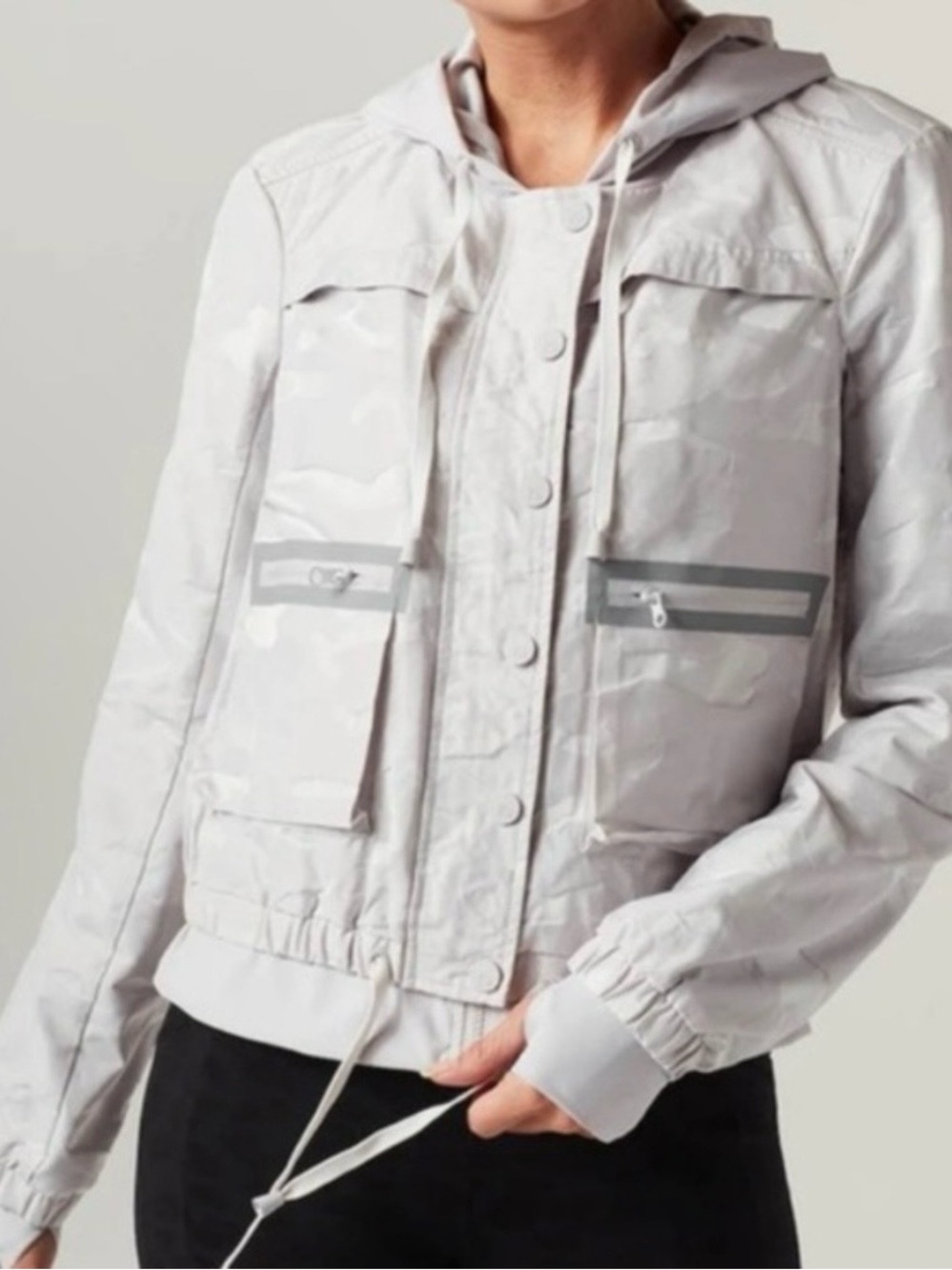 $70 Blanc Noir Cropped Hooded Bomber
Jacket Size M Gray Camo NWT